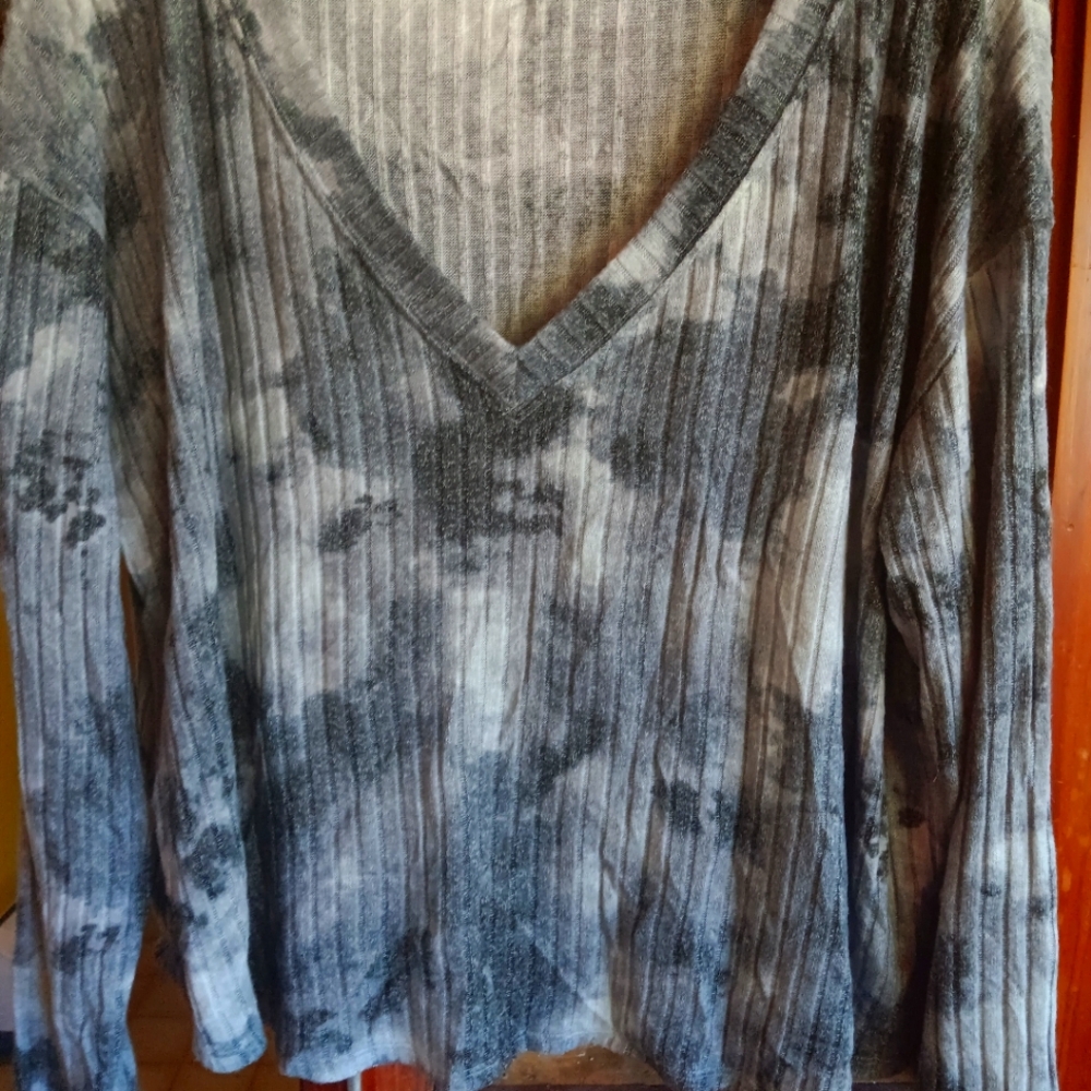 PINK Victoria's Secret Ribbed V-Neck Long Sleeve Top in Black and Gray Tie-Dye - Picture 1 of 6